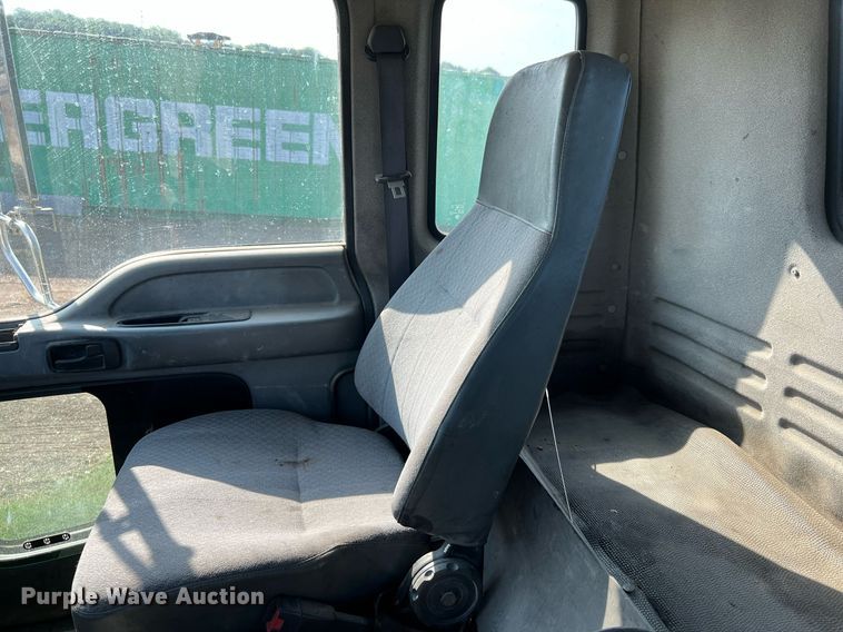 image for item DQ2085 2002 GMC T6500  flatbed truck