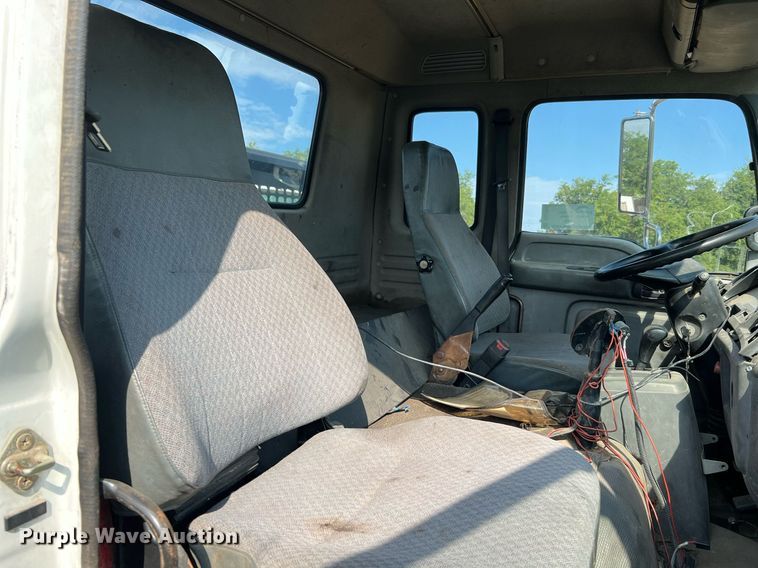 image for item DQ2085 2002 GMC T6500  flatbed truck