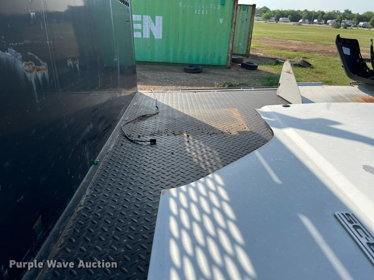 image for item DQ2085 2002 GMC T6500  flatbed truck