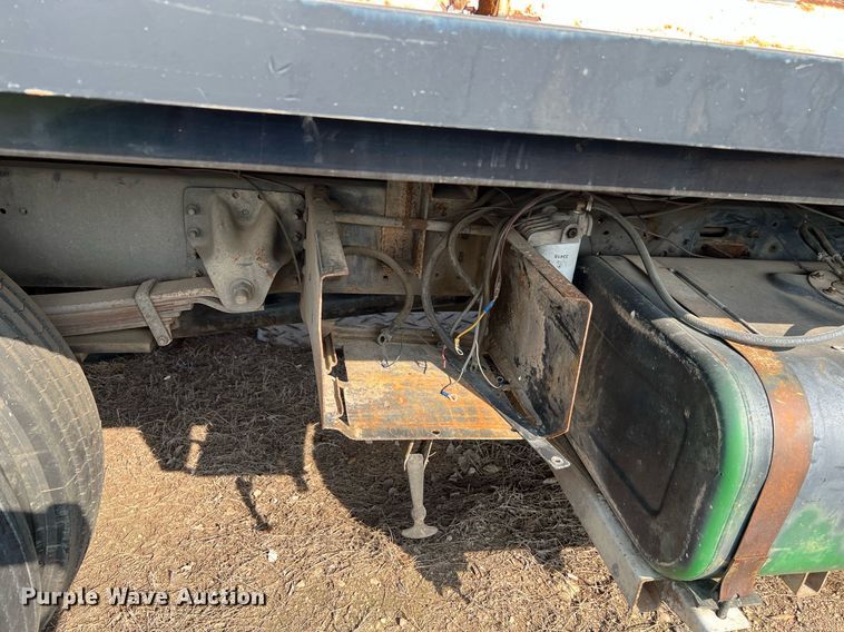 image for item DQ2085 2002 GMC T6500  flatbed truck