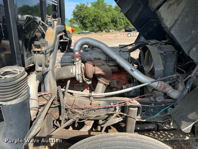 image for item DQ2085 2002 GMC T6500  flatbed truck