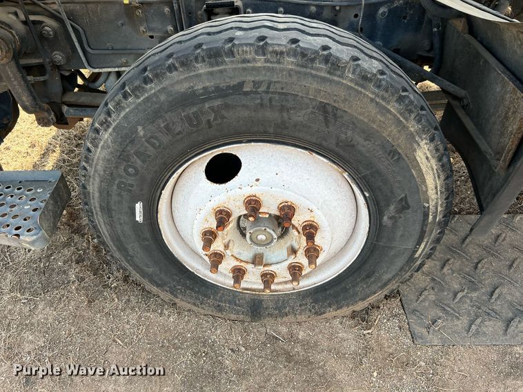 image for item DQ2085 2002 GMC T6500  flatbed truck