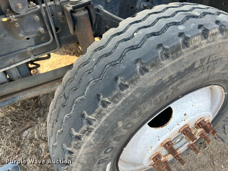 image for item DQ2085 2002 GMC T6500  flatbed truck