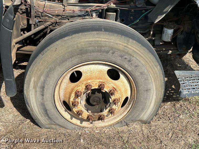 image for item DQ2085 2002 GMC T6500  flatbed truck