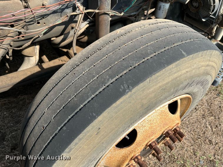 image for item DQ2085 2002 GMC T6500  flatbed truck