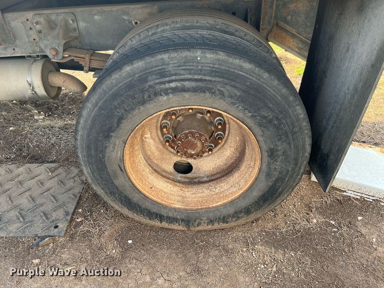 image for item DQ2085 2002 GMC T6500  flatbed truck