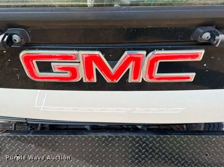 image for item DQ2085 2002 GMC T6500  flatbed truck