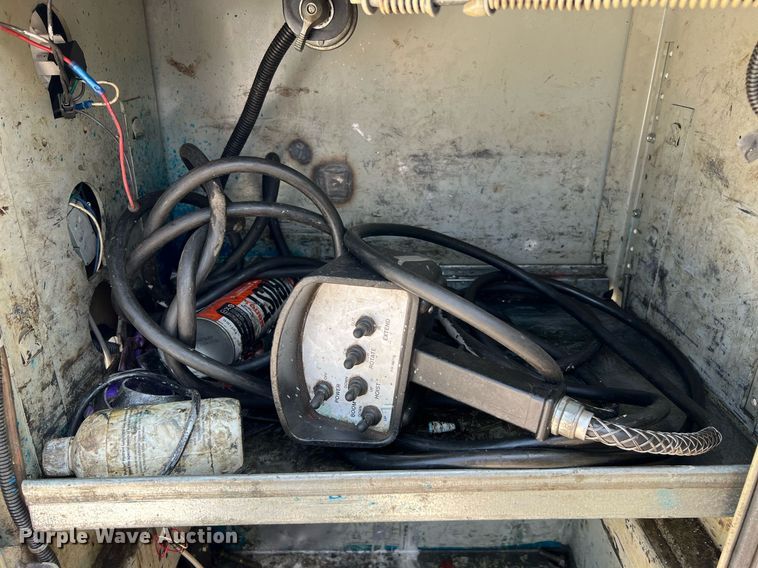 image for item DQ2110 2010 Ford F550  SuperCab utility / service truck