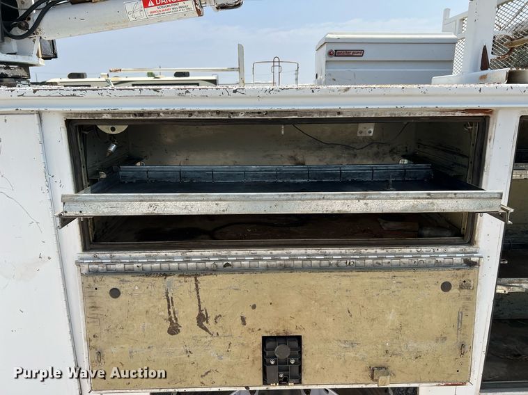 image for item DQ2110 2010 Ford F550  SuperCab utility / service truck