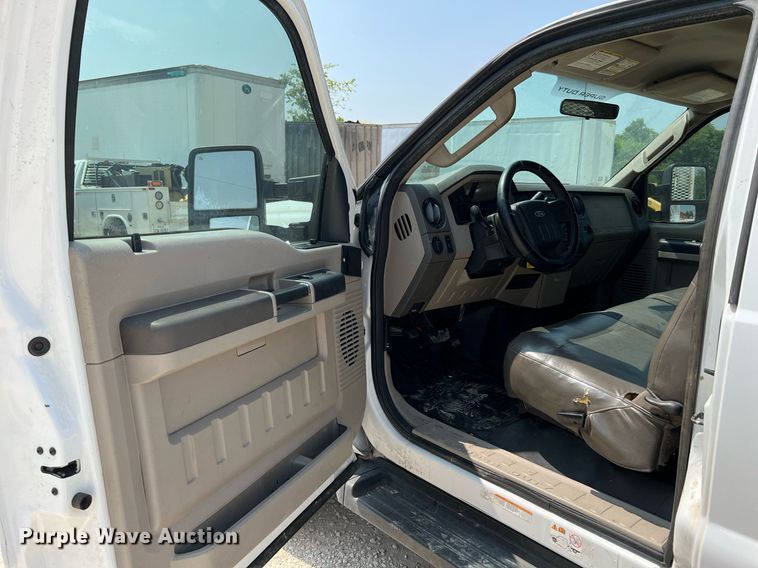 image for item DQ2110 2010 Ford F550  SuperCab utility / service truck