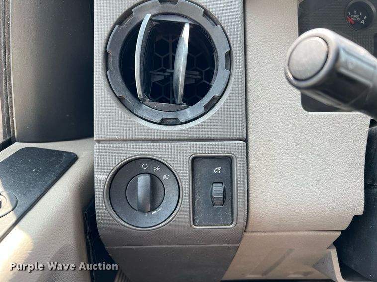 image for item DQ2110 2010 Ford F550  SuperCab utility / service truck