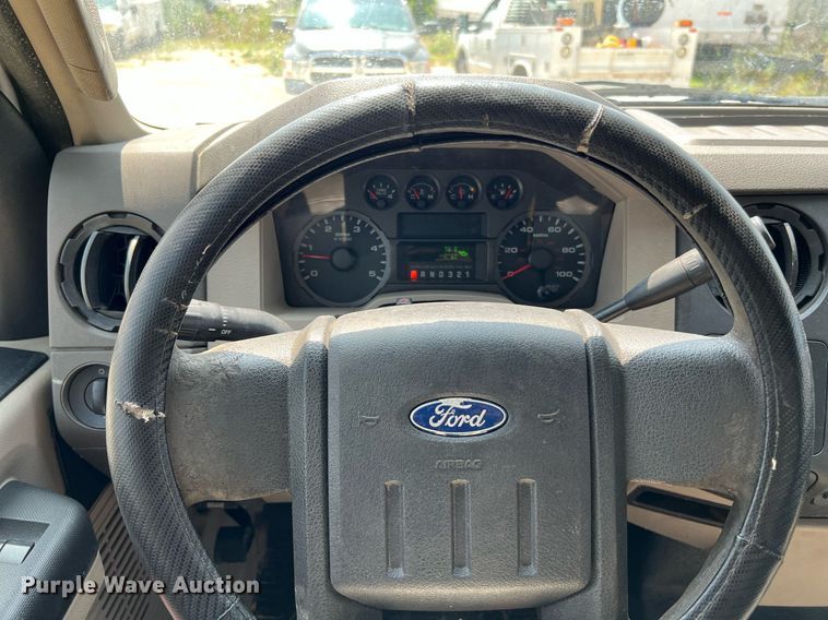 image for item DQ2110 2010 Ford F550  SuperCab utility / service truck