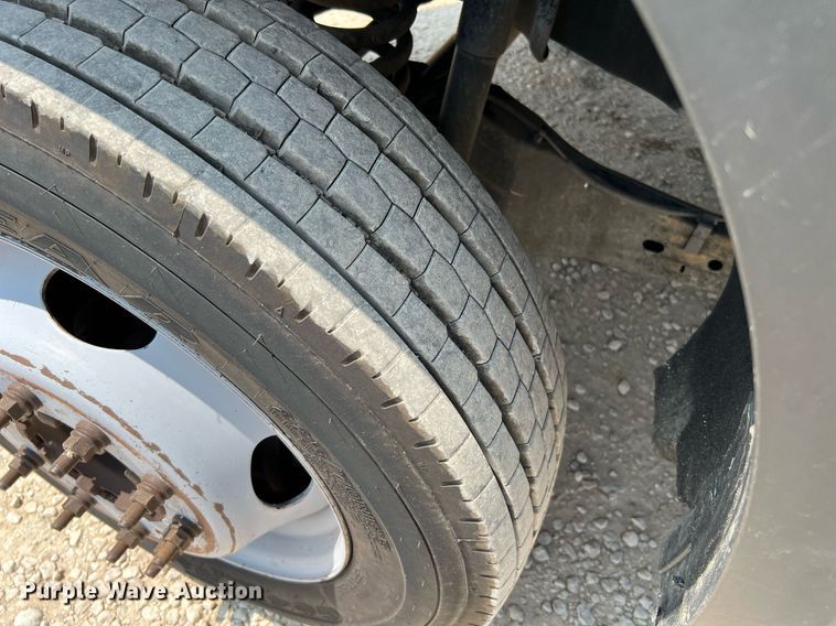 image for item DQ2110 2010 Ford F550  SuperCab utility / service truck