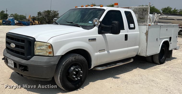 image for item DQ2111 2006 Ford F350 Super Duty  SuperCab utility / service truck