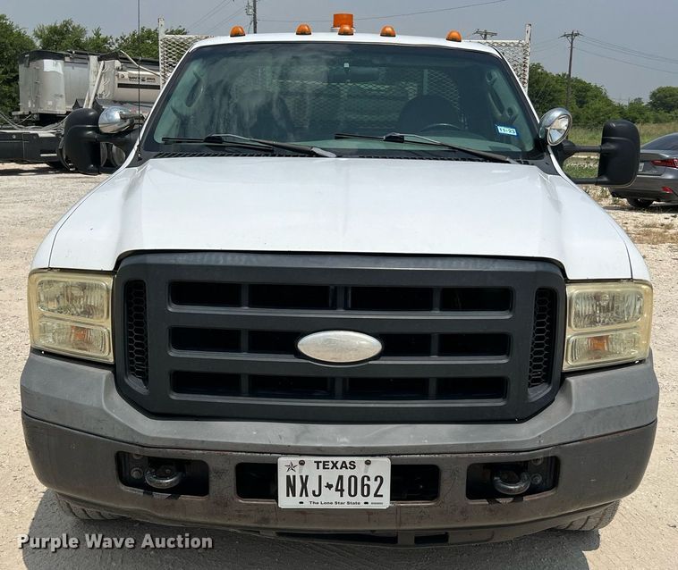 image for item DQ2111 2006 Ford F350 Super Duty  SuperCab utility / service truck