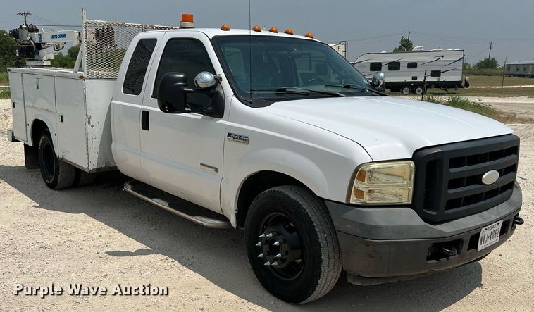 image for item DQ2111 2006 Ford F350 Super Duty  SuperCab utility / service truck
