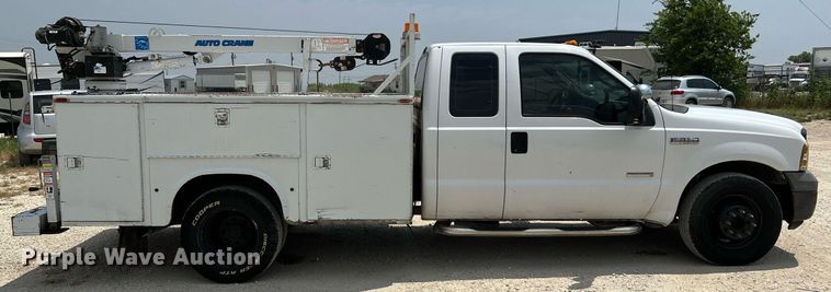 image for item DQ2111 2006 Ford F350 Super Duty  SuperCab utility / service truck