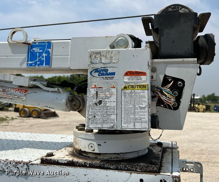 image for item DQ2111 2006 Ford F350 Super Duty  SuperCab utility / service truck