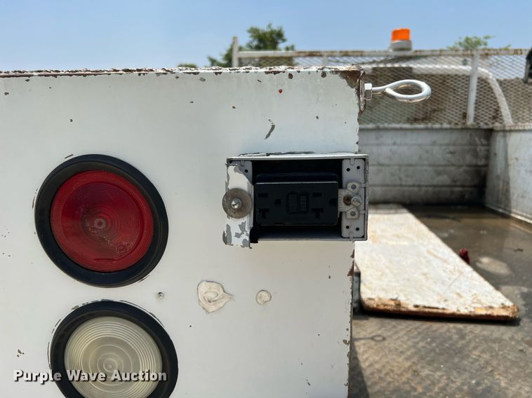 image for item DQ2111 2006 Ford F350 Super Duty  SuperCab utility / service truck