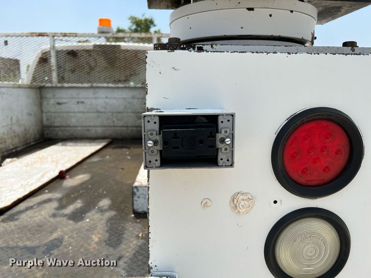 image for item DQ2111 2006 Ford F350 Super Duty  SuperCab utility / service truck