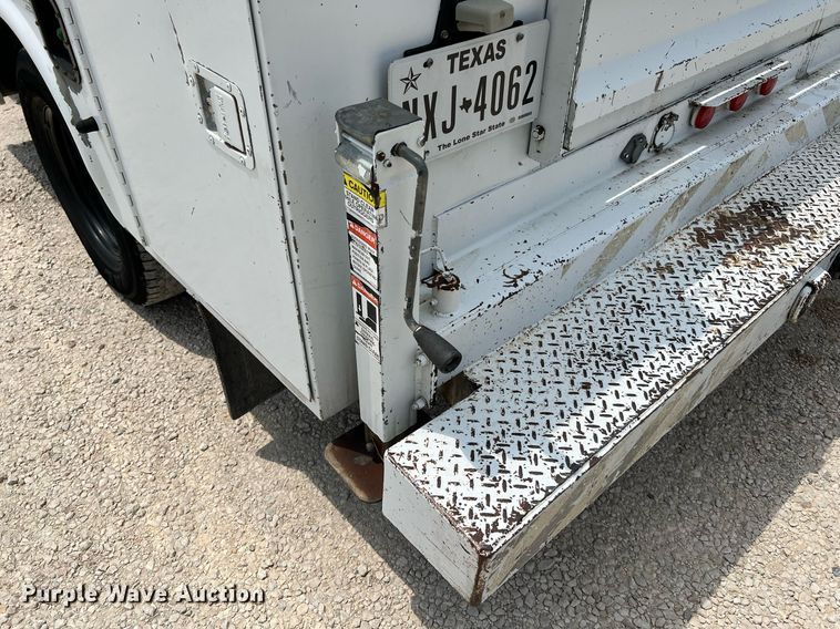 image for item DQ2111 2006 Ford F350 Super Duty  SuperCab utility / service truck