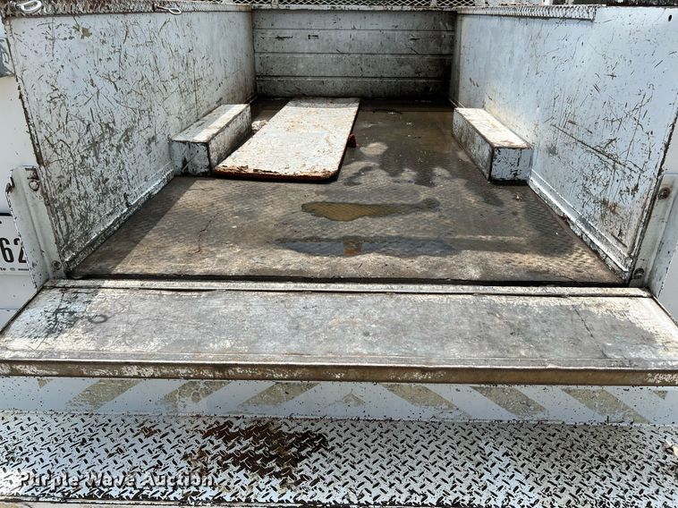 image for item DQ2111 2006 Ford F350 Super Duty  SuperCab utility / service truck