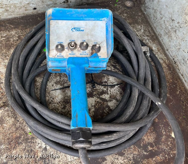 image for item DQ2111 2006 Ford F350 Super Duty  SuperCab utility / service truck