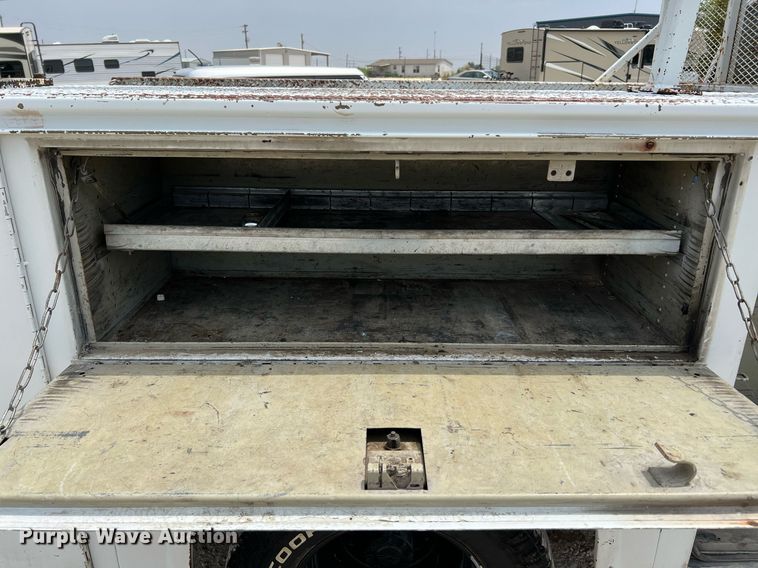 image for item DQ2111 2006 Ford F350 Super Duty  SuperCab utility / service truck