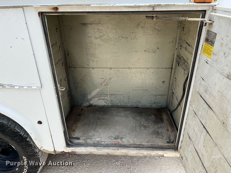 image for item DQ2111 2006 Ford F350 Super Duty  SuperCab utility / service truck