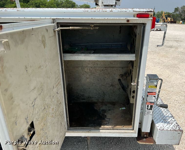 image for item DQ2111 2006 Ford F350 Super Duty  SuperCab utility / service truck