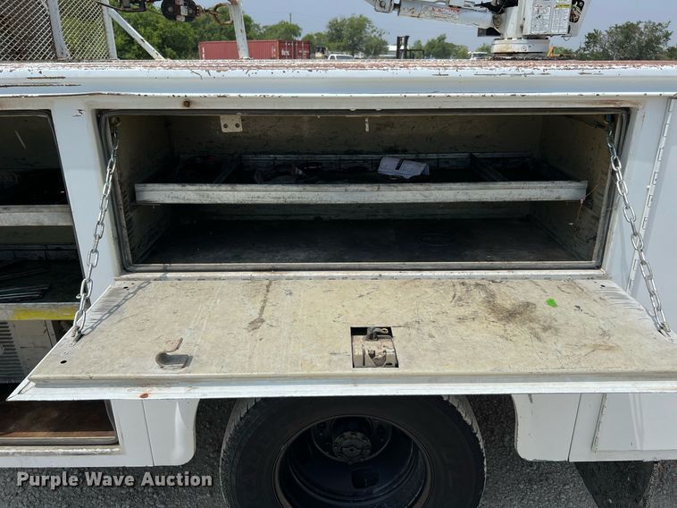 image for item DQ2111 2006 Ford F350 Super Duty  SuperCab utility / service truck