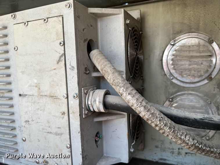 image for item DQ2111 2006 Ford F350 Super Duty  SuperCab utility / service truck