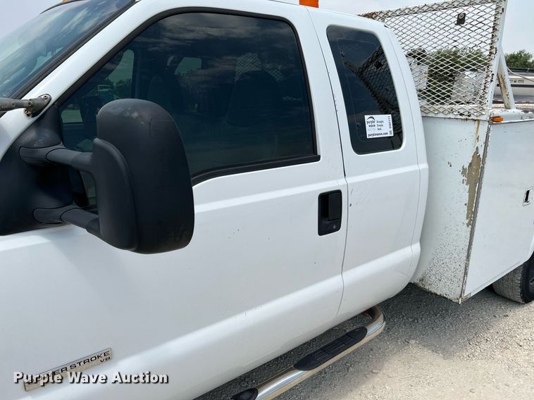 image for item DQ2111 2006 Ford F350 Super Duty  SuperCab utility / service truck