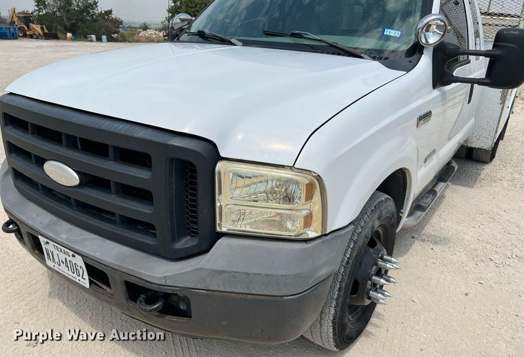 image for item DQ2111 2006 Ford F350 Super Duty  SuperCab utility / service truck