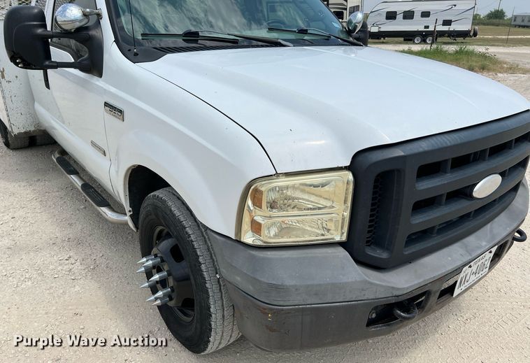 image for item DQ2111 2006 Ford F350 Super Duty  SuperCab utility / service truck