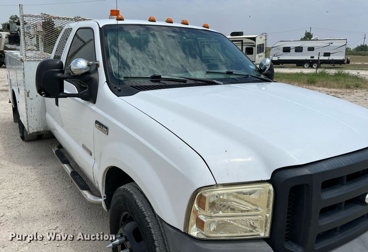 image for item DQ2111 2006 Ford F350 Super Duty  SuperCab utility / service truck