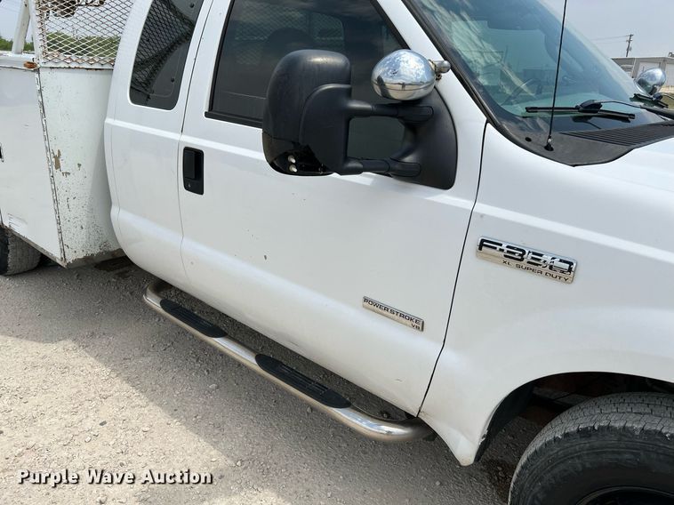 image for item DQ2111 2006 Ford F350 Super Duty  SuperCab utility / service truck
