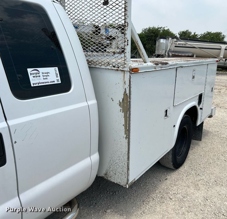 image for item DQ2111 2006 Ford F350 Super Duty  SuperCab utility / service truck