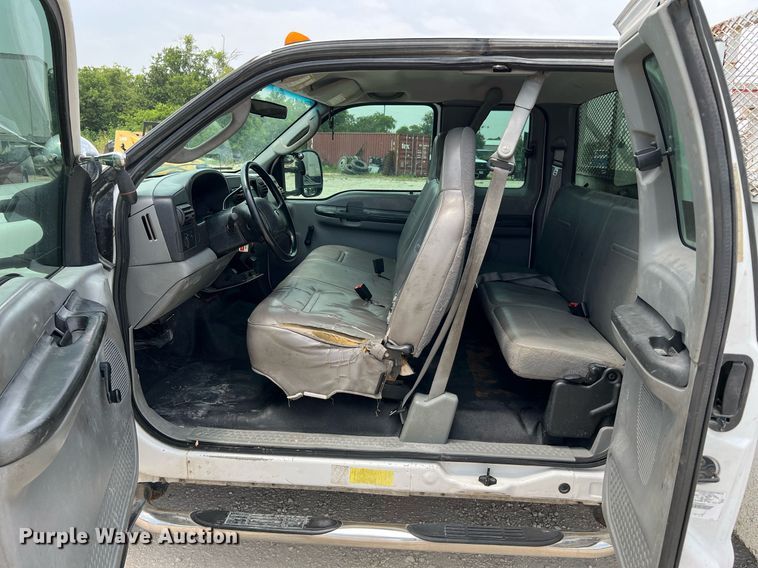 image for item DQ2111 2006 Ford F350 Super Duty  SuperCab utility / service truck