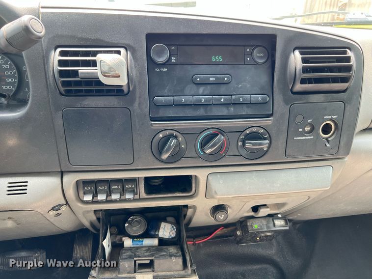 image for item DQ2111 2006 Ford F350 Super Duty  SuperCab utility / service truck