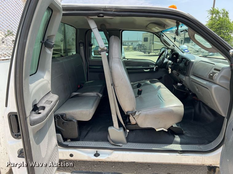 image for item DQ2111 2006 Ford F350 Super Duty  SuperCab utility / service truck