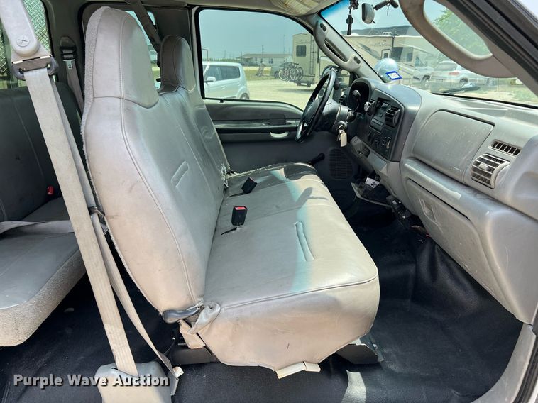 image for item DQ2111 2006 Ford F350 Super Duty  SuperCab utility / service truck