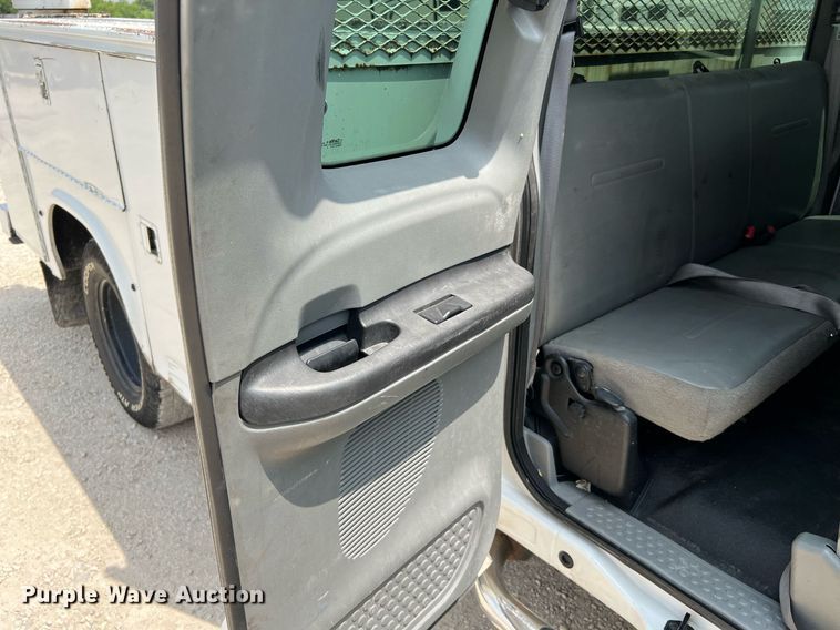 image for item DQ2111 2006 Ford F350 Super Duty  SuperCab utility / service truck