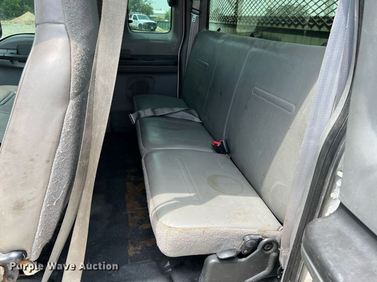 image for item DQ2111 2006 Ford F350 Super Duty  SuperCab utility / service truck