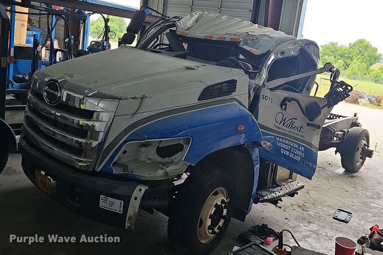 image for item DR3383 2020 Hino 268  truck cab and chassis