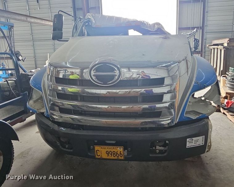 image for item DR3383 2020 Hino 268  truck cab and chassis