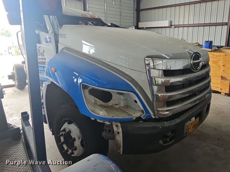 image for item DR3383 2020 Hino 268  truck cab and chassis