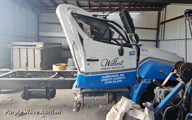 image for item DR3383 2020 Hino 268  truck cab and chassis