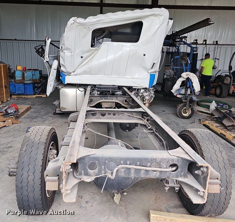 image for item DR3383 2020 Hino 268  truck cab and chassis