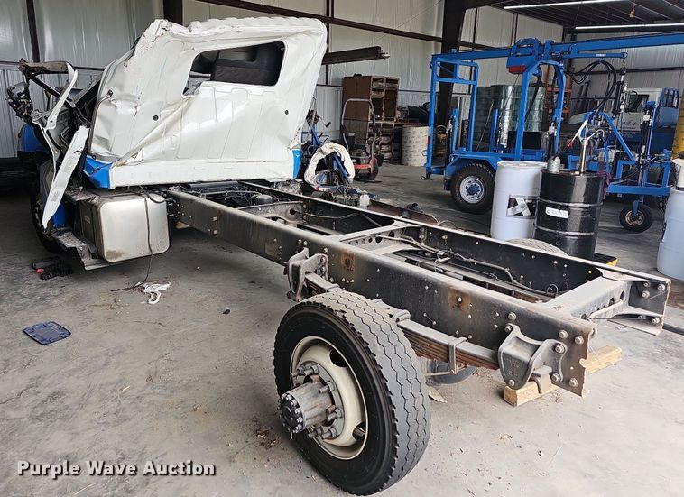 image for item DR3383 2020 Hino 268  truck cab and chassis